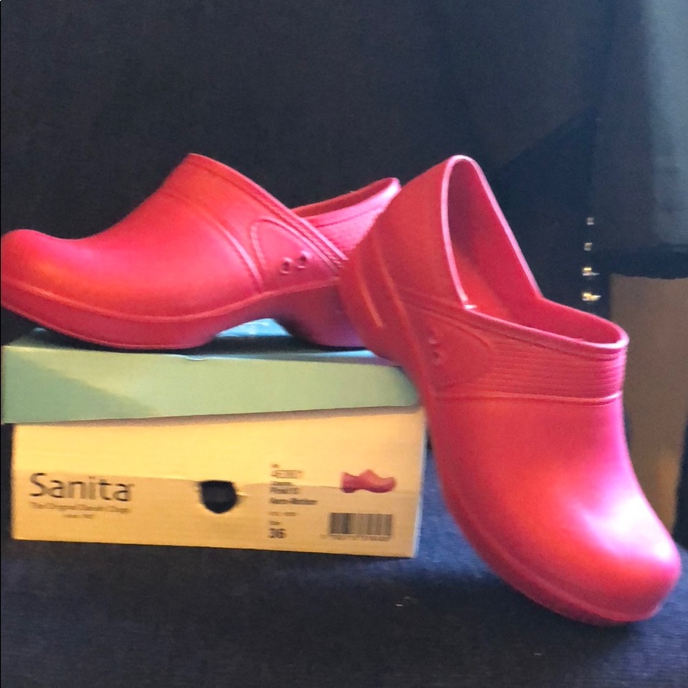 Sanita clogs sz 36